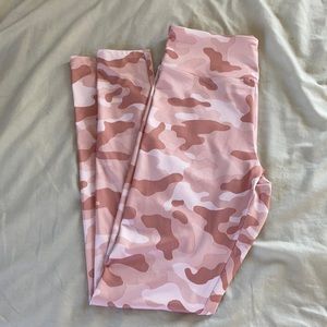Pink camo high rise leggings
